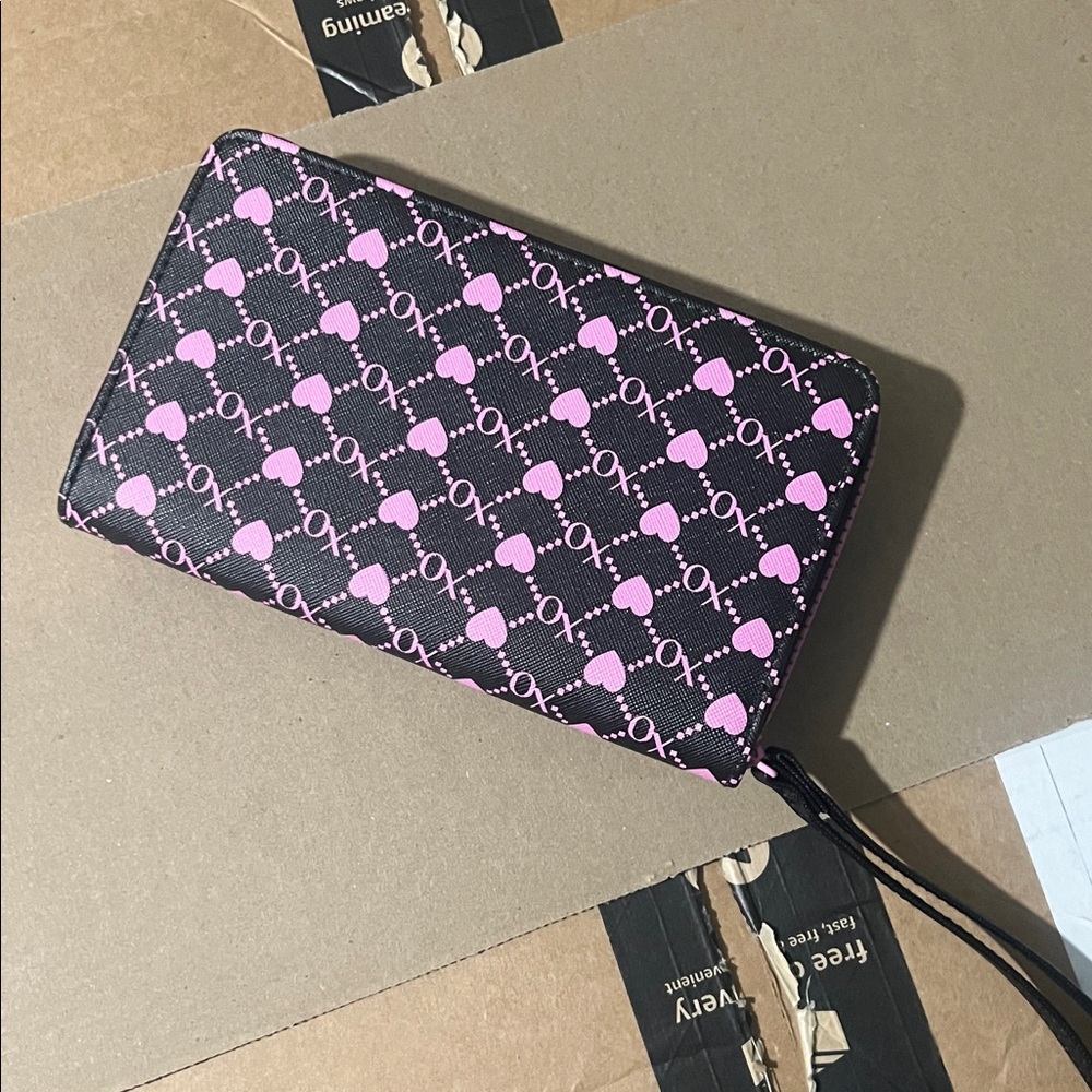 XOXO Black Wristlet with Pink Hearts - Picture 2 of 4
